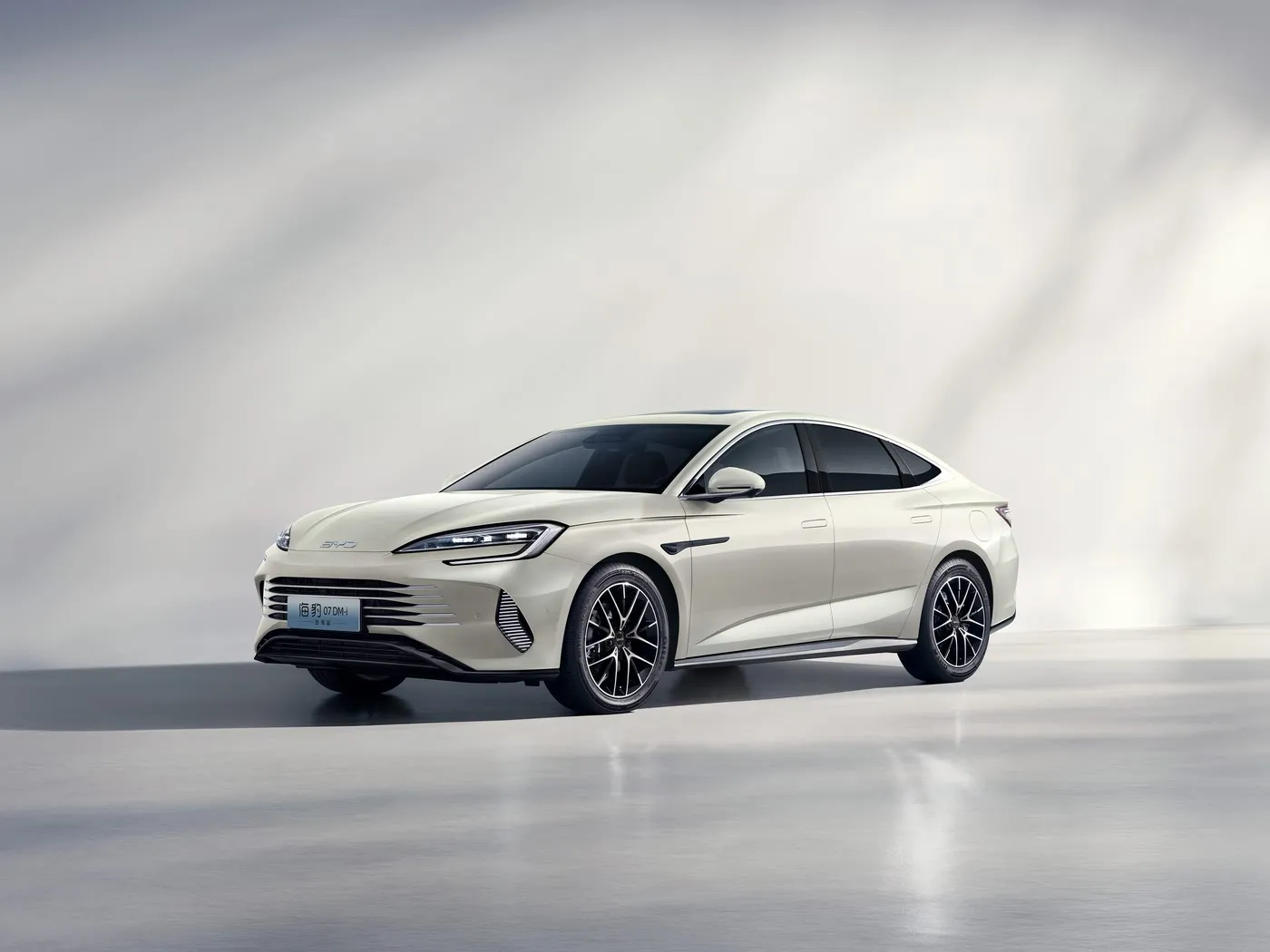 BYD Seal 07 DM-i: الهجين المصمم لقلق المدى
