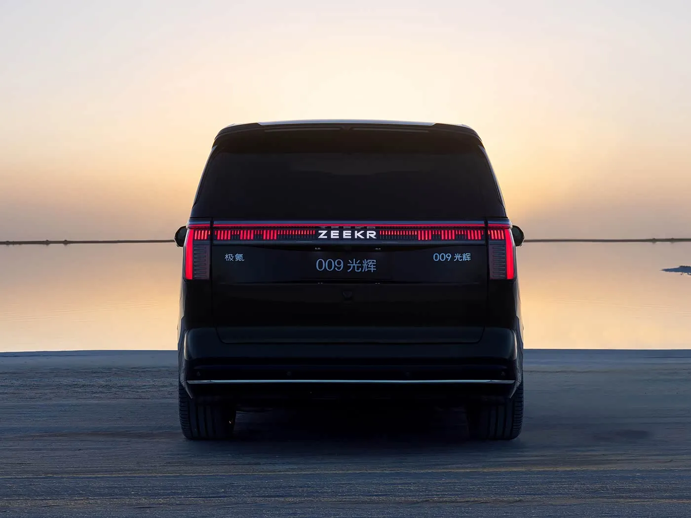 ZEEKR 009 سيارة ليموزين فاخرة كبيرة الحجم MPV جديدة تعمل بالطاقة الكهربائية النقية طويلة المدى للغاية ورفيعة المستوى سيارة EV فاخرة للغاية ليثيوم