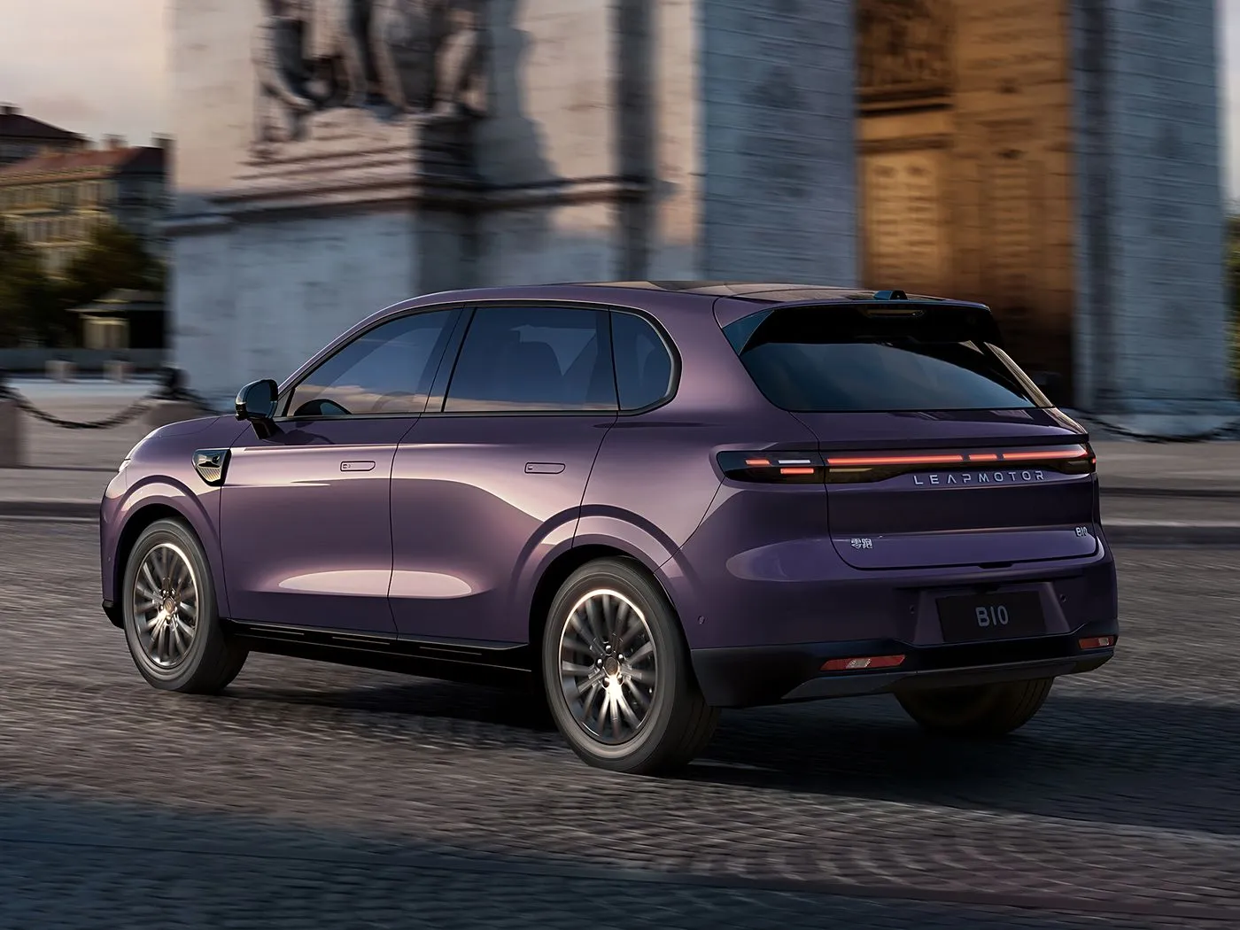 سيارة الدفع الرباعي المدمجة الكهربائية النقية Leapmotor B10 مع نطاق CLTC من 510 إلى 600 كيلومتر وشاشة 14.6 بوصة 2.5K وسيارة Leapmotor Pilot الجديدة للطاقة