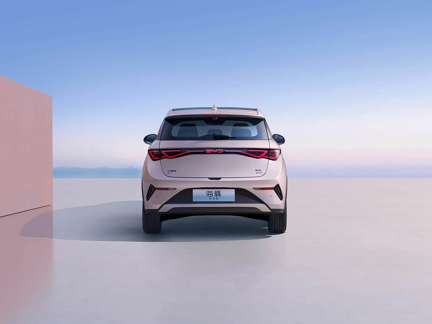 BYD Dolphin Urban Style Mini Electric Hatchback Fashion Edition مع تقنية ذكية ومركبة طاقة جديدة