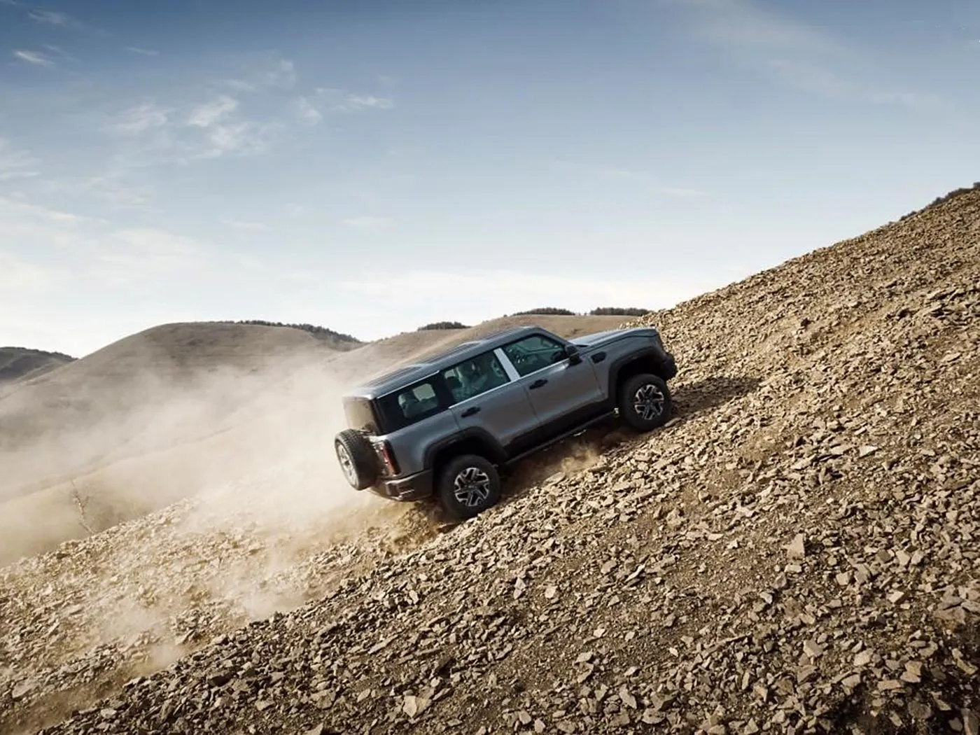 بكين للطرق الوعرة BJ40 سيارة الدفع الرباعي المدمجة 4WD، خزان 85 لتر وكاميرا بانورامية بقاعدة عجلات طويلة