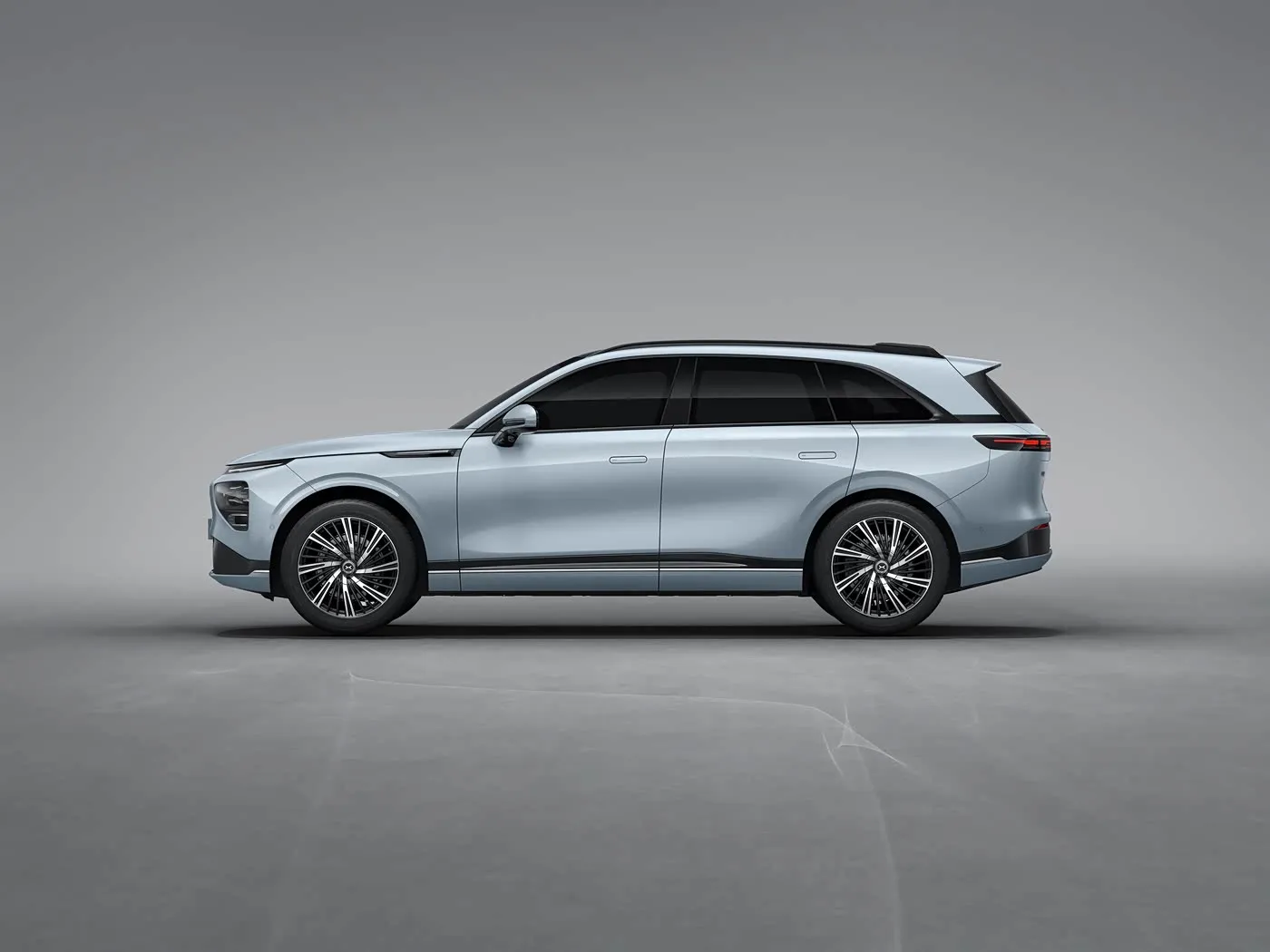 Xpeng G9 سيارة كهربائية فاخرة ذات 4 أبواب و5 مقاعد SUV طاقة جديدة MPV هاتشباك مع وضع محرك الدفع الرباعي PHEV ومحرك EV يسار