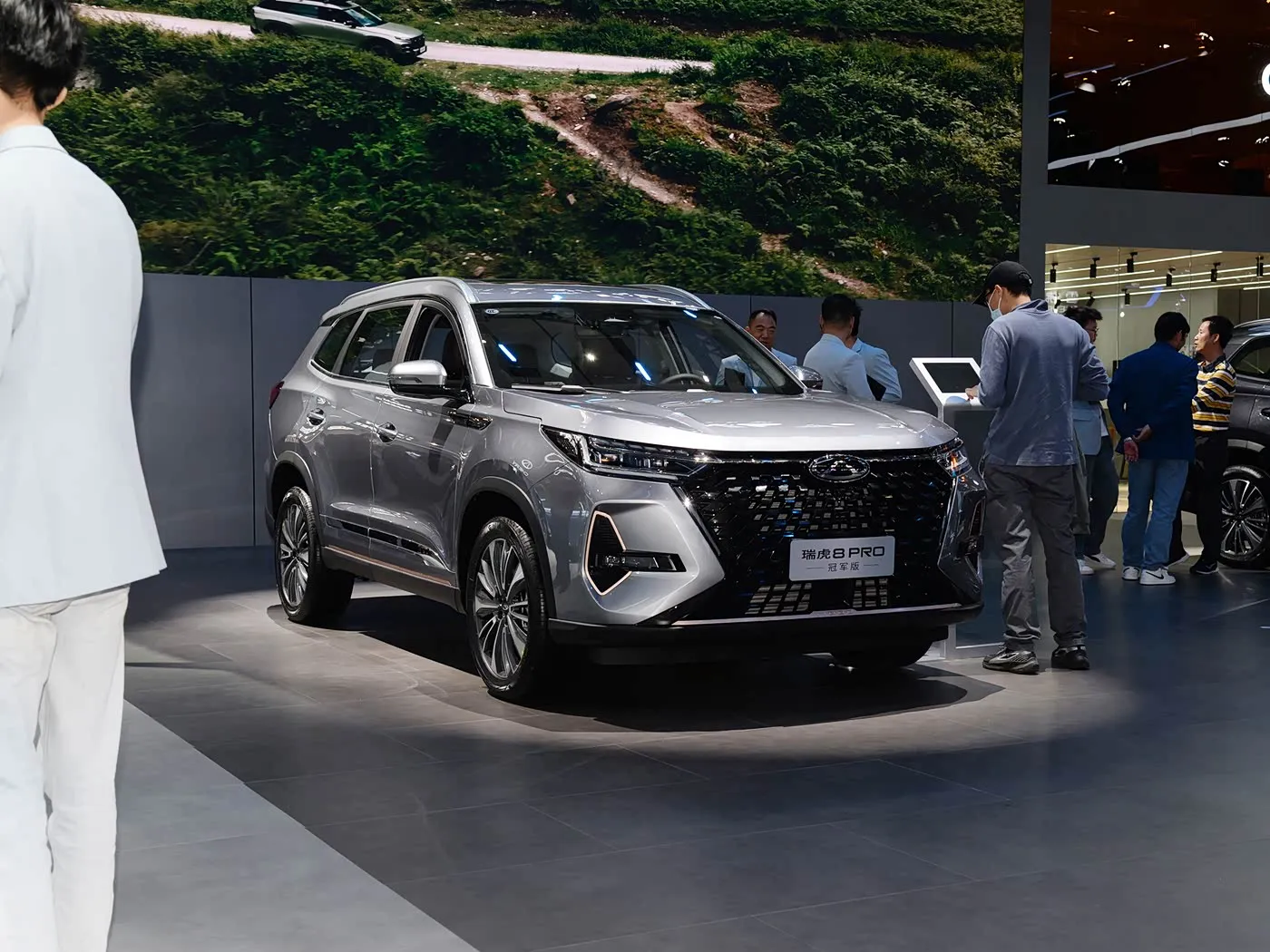 شيري تيجو 8 برو عائلية فاخرة SUV علبة تروس أوتوماتيكية كاميرا خلفية R18 يسار بنزين مقاعد جلدية داكنة Euro VI انبعاث AWD