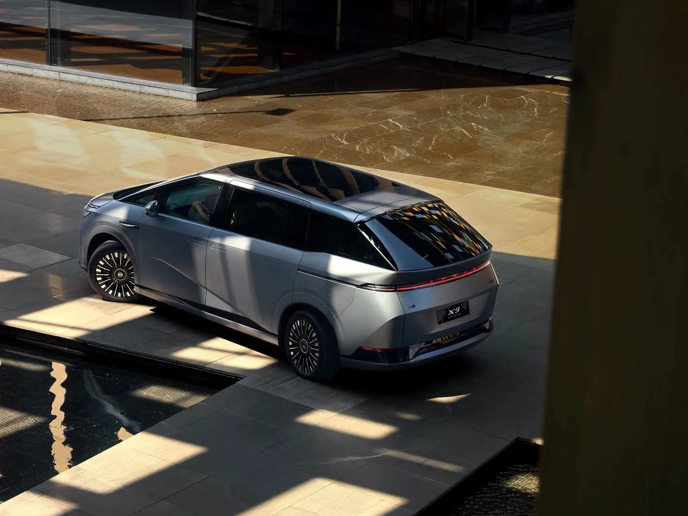 Xpeng X9 طويلة المدى MPV SUV، توجيه كهربائي يسار نقي، سعر تنافسي، سيارة طاقة جديدة