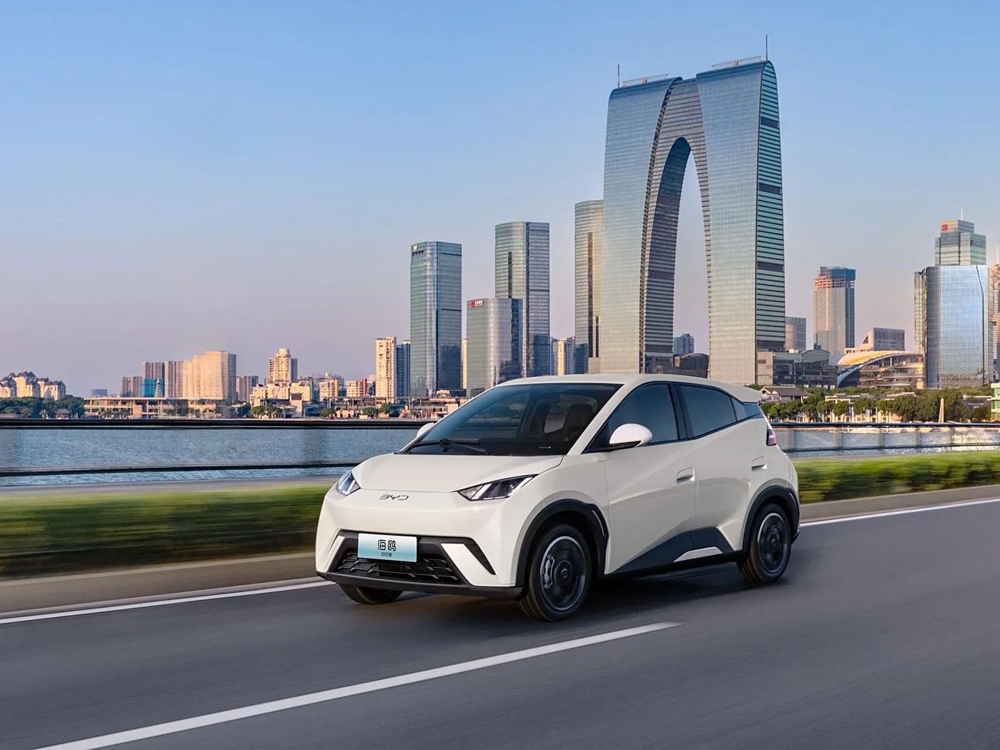 BYD Seagull EV Hatchback Mini Smart SUV ذات الدفع بالعجلات الأمامية مع كاميرا خلفية سيارة طاقة جديدة مدعومة بالليثيوم رائجة البيع