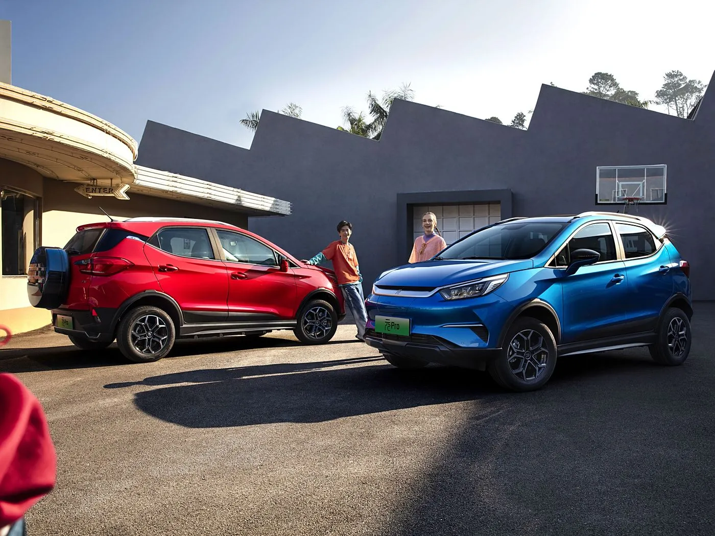 BYD Yuan Pro سيارة الدفع الرباعي الكهربائية الفاخرة بمدى 320 كيلومتر ميزات متقدمة للقيادة الحضرية لمركبة الطاقة الجديدة