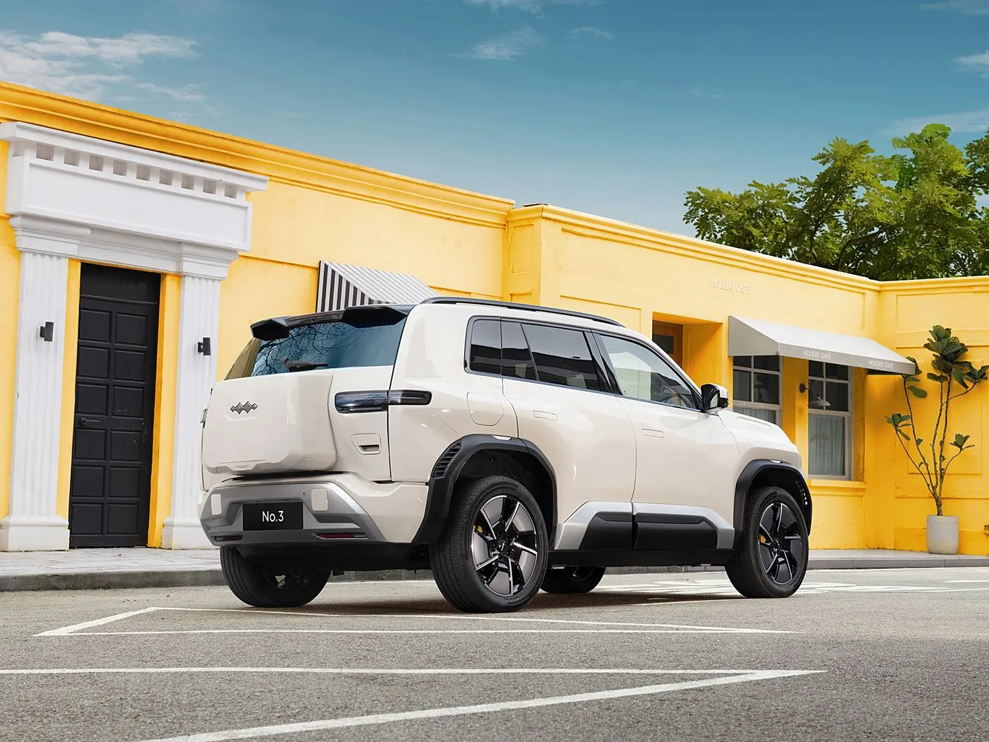 BYD Equation Leopard Titanium 3 سيارة الدفع الرباعي المدمجة الكهربائية النقية مع نطاق CLTC يبلغ 501 كم، L2 ADAS وأداء AWD/RWD، 4 أبواب و5 مقاعد ونظام تثبيت السرعة كامل السرعة