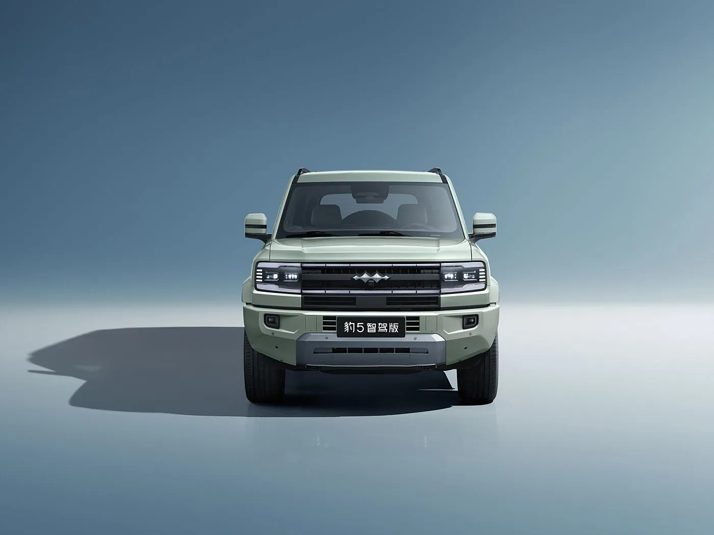 سيارة BYD Leopard 5 Hybrid PHEV للطرق الوعرة ذات الدفع الرباعي مع شاشة مقاس 15.6 بوصة ومحرك دفع رباعي ومحرك دفع رباعي وخزان وقود سعة 83 لترًا