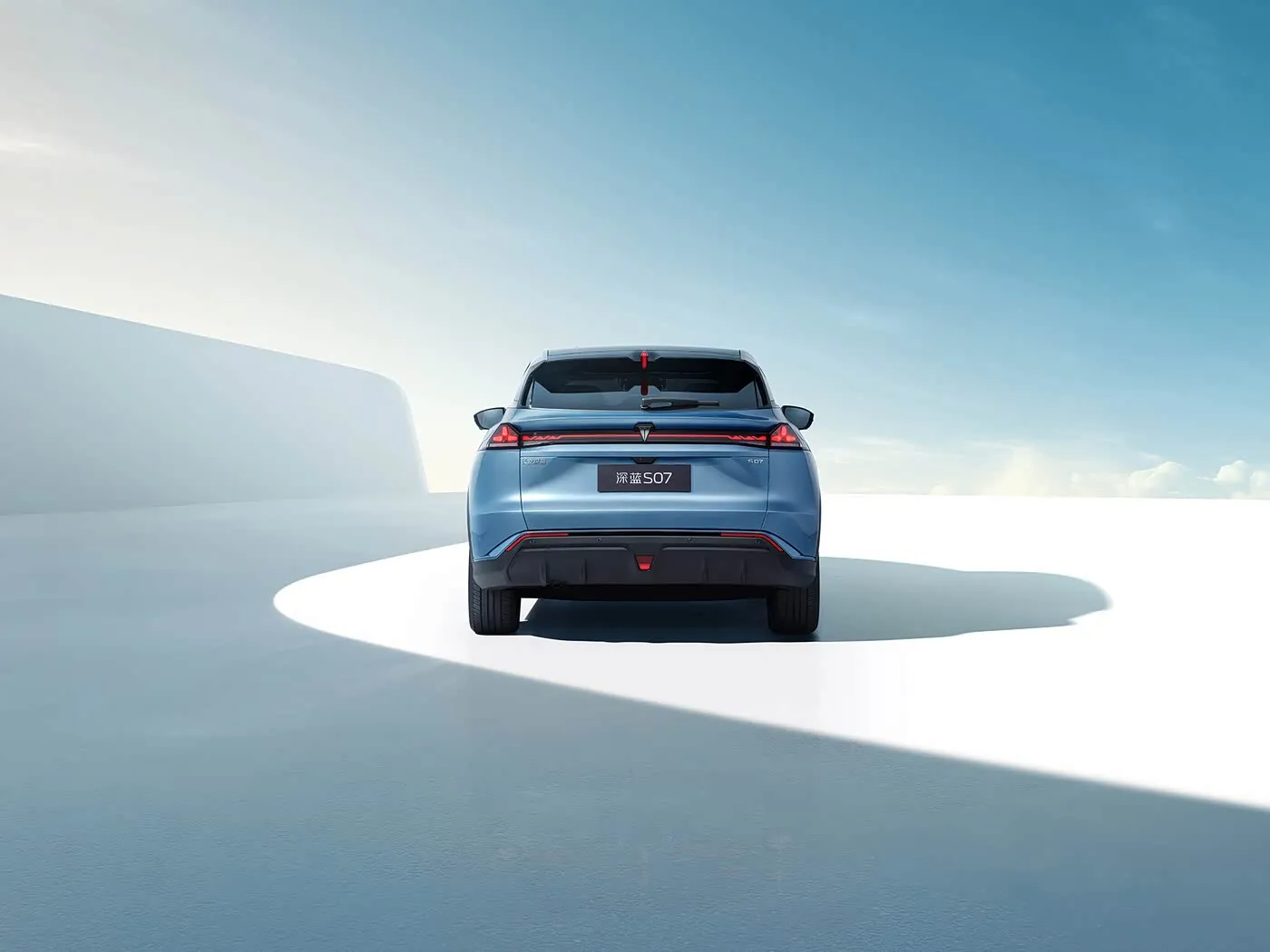 Deepal S07 سيارة الطاقة الجديدة Premium SUV ممتدة المدى / EV طويلة المدى قاعدة العجلات 5 مقاعد وشاشة بوصة