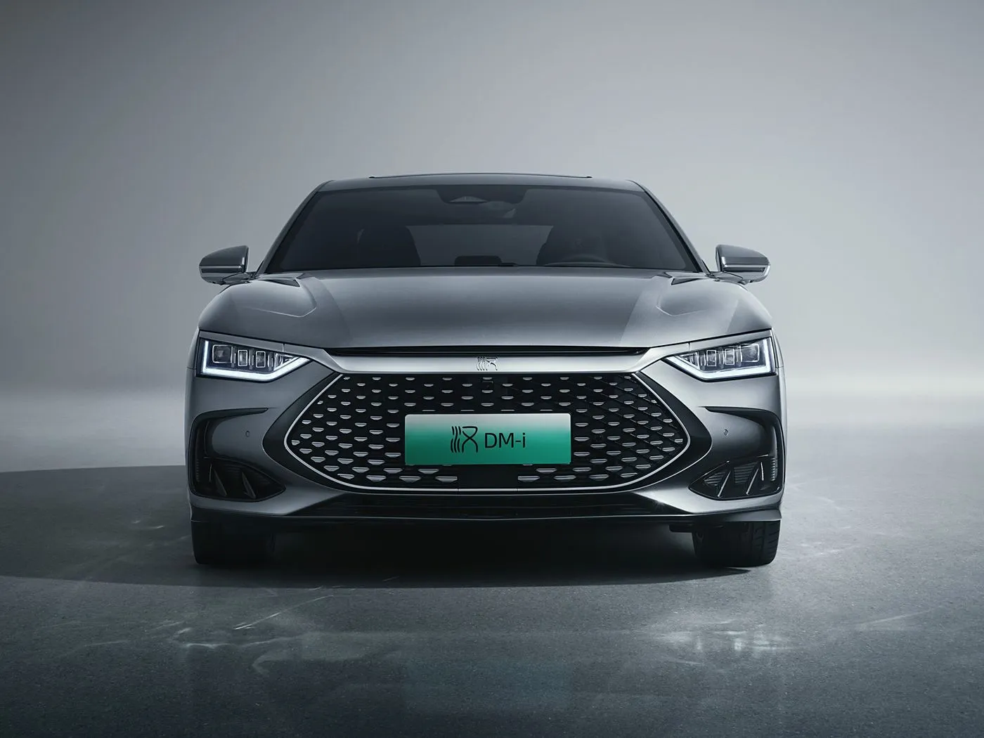 BYD Han EV/DM-i سيارة سيدان فاخرة كهربائية مزودة بمحرك مزدوج وتقنية متطورة طاقة جديدة