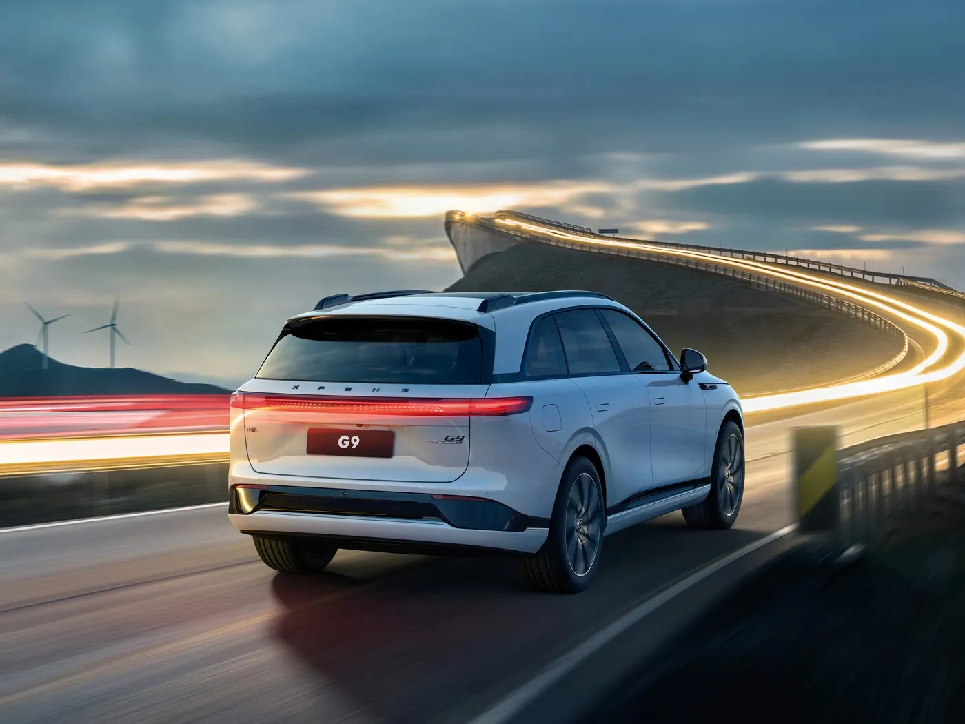 Xpeng G9 سيارة كهربائية فاخرة ذات 4 أبواب و5 مقاعد SUV طاقة جديدة MPV هاتشباك مع وضع محرك الدفع الرباعي PHEV ومحرك EV يسار