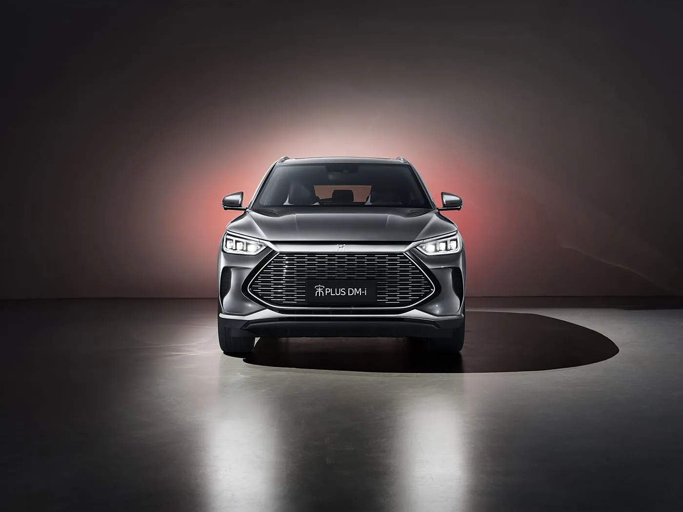 BYD Song Plus SUV أوتوماتيكية الدفع الرباعي مع كاميرا خلفية ومقاعد جلدية ومقود هجين للوقود الأيسر