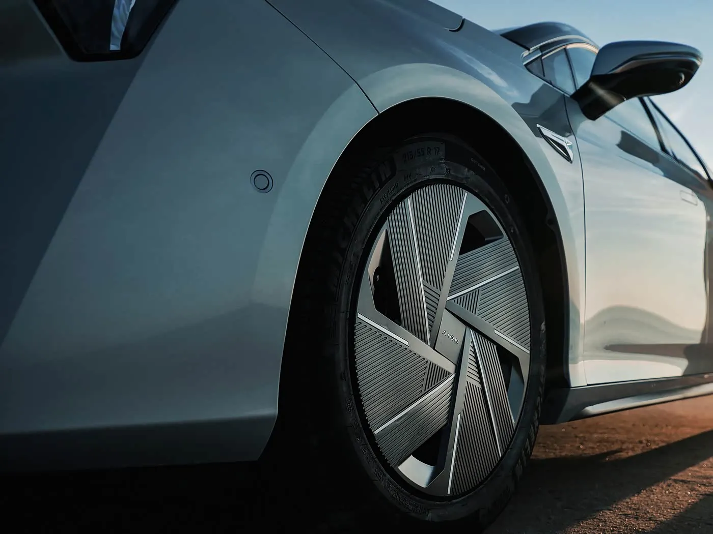AION RT الكهربائية SUV اليد اليسرى محرك عالي السرعة EV صندوق التروس التلقائي الهجين مستوى صغير سيدان سيارة الطاقة الجديدة للبالغين