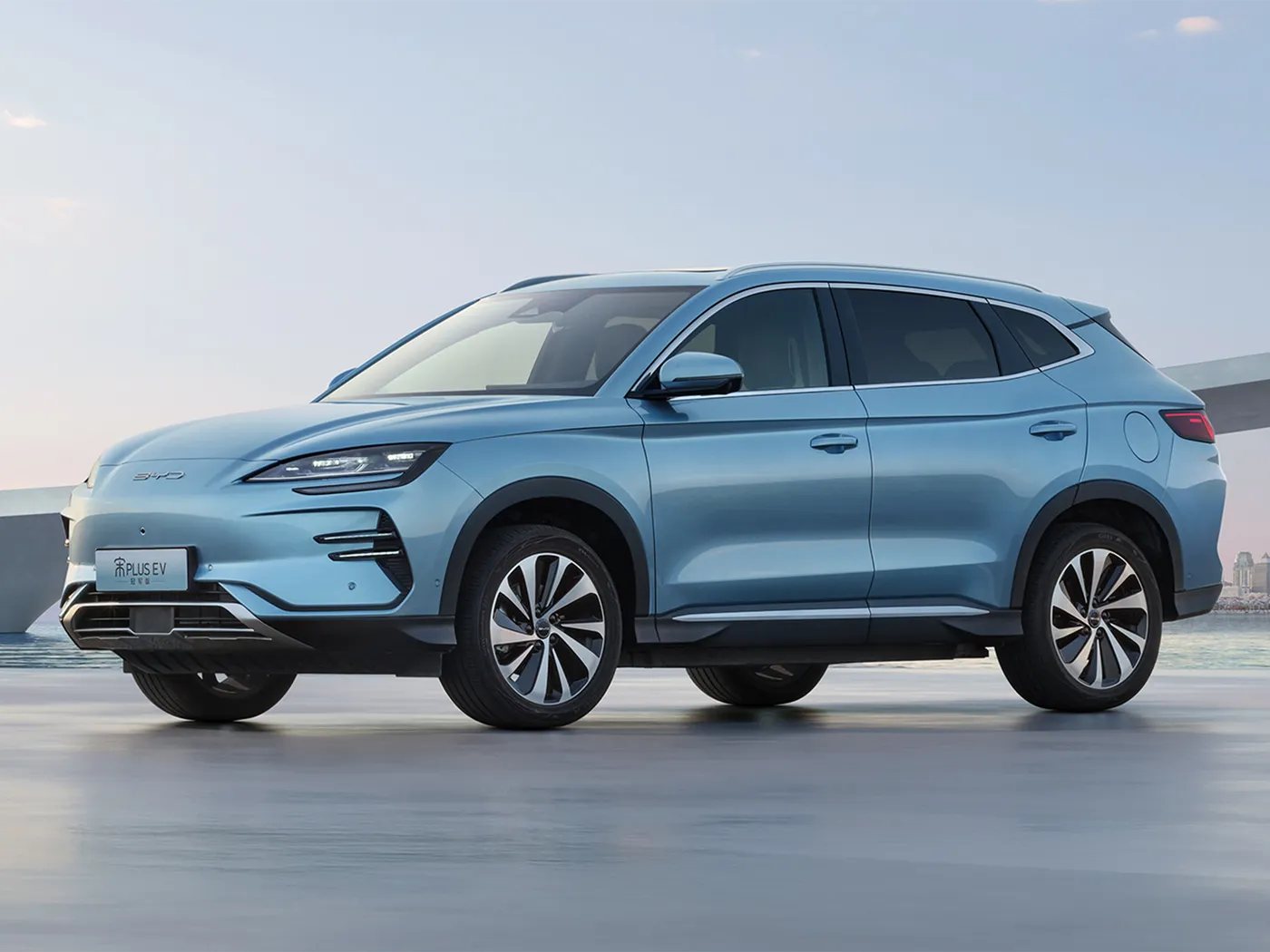 BYD Song Plus SUV أوتوماتيكية الدفع الرباعي مع كاميرا خلفية ومقاعد جلدية ومقود هجين للوقود الأيسر