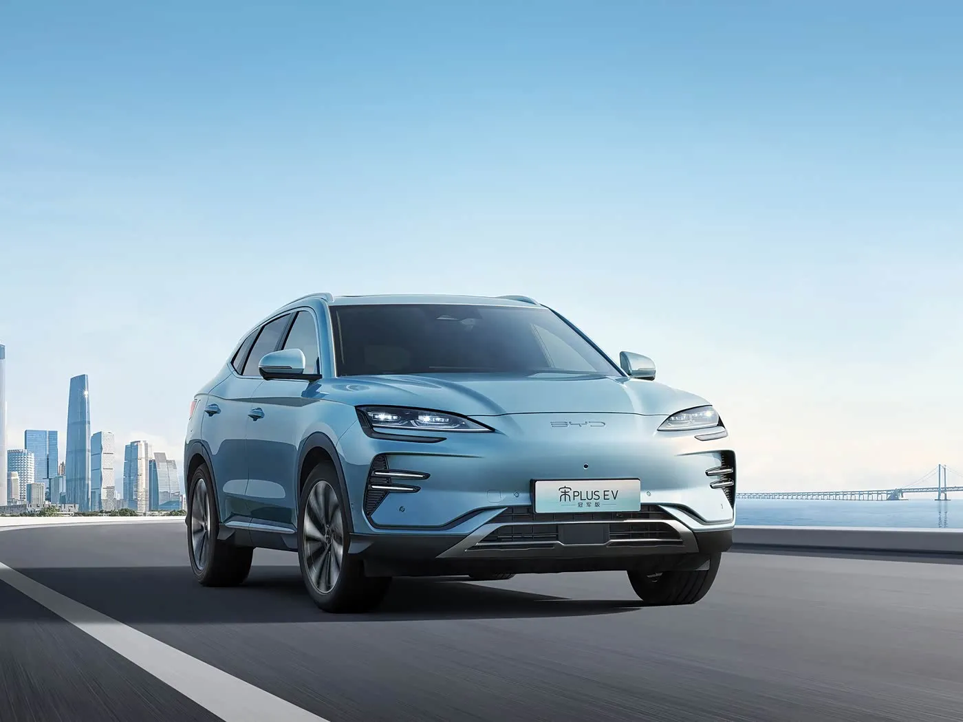 BYD Song Plus SUV أوتوماتيكية الدفع الرباعي مع كاميرا خلفية ومقاعد جلدية ومقود هجين للوقود الأيسر