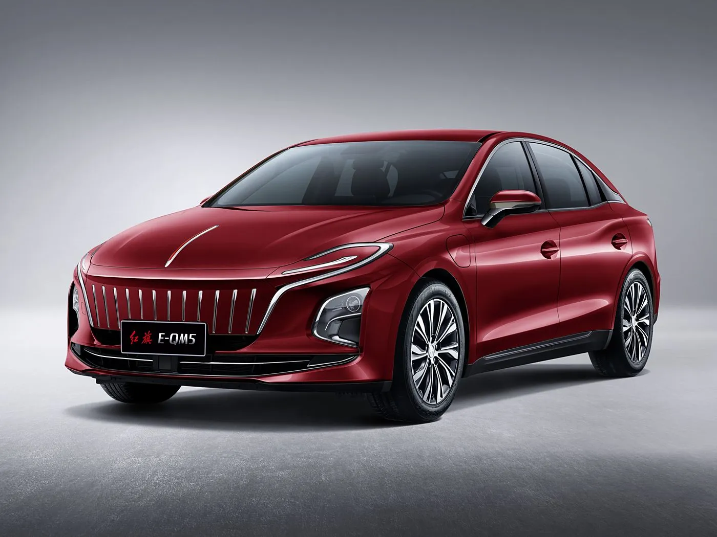 Hongqi E-QM5 سيارة سيدان كهربائية فسيحة ذات قاعدة عجلات طويلة وطويلة المدى ومركبة طاقة كهربائية جديدة نقية