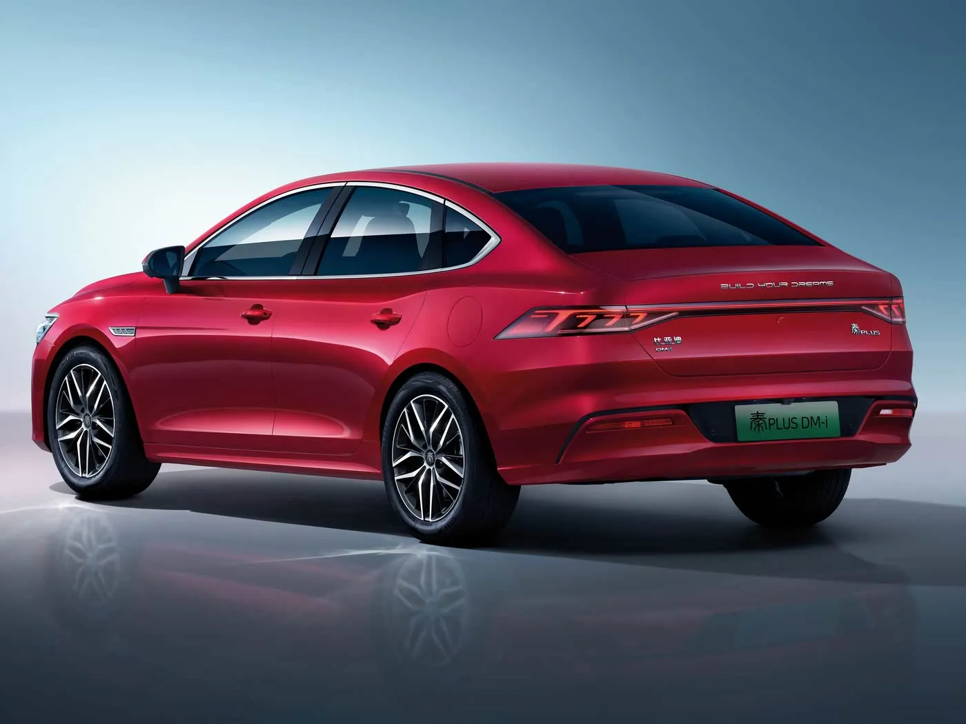 BYD Qing Plus سيارة الدفع الرباعي الكهربائية الهجينة، سيارة تعمل بالطاقة الجديدة، محرك EV معزز، سيارة سيدان ذات توجيه يسار، مُحسّنة لمحرك البحث