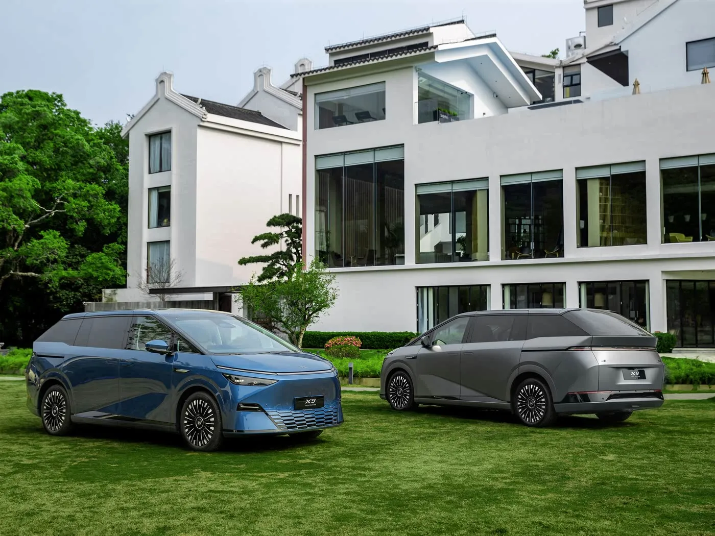 Xpeng X9 طويلة المدى MPV SUV، توجيه كهربائي يسار نقي، سعر تنافسي، سيارة طاقة جديدة