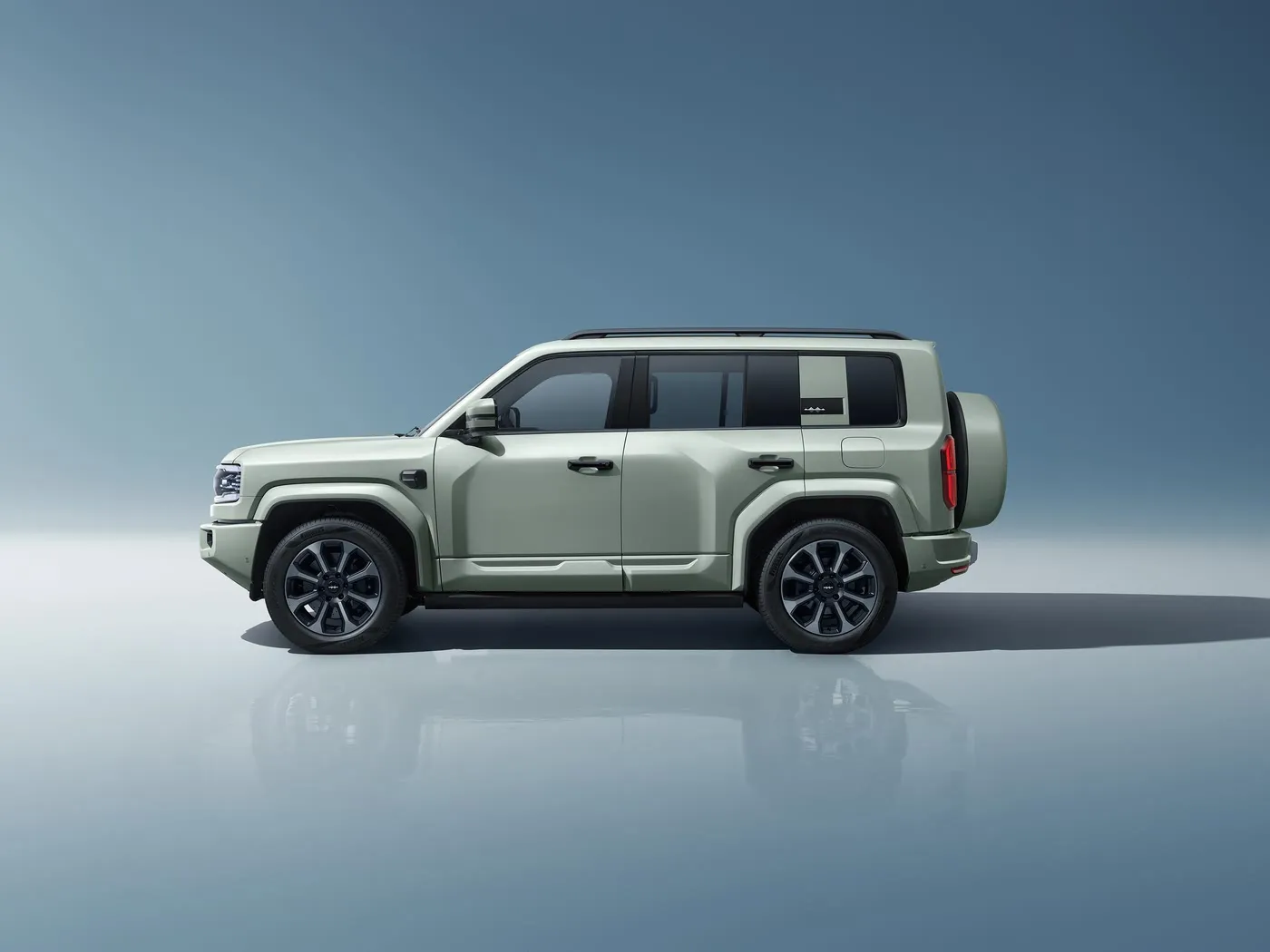 سيارة BYD Leopard 5 Hybrid PHEV للطرق الوعرة ذات الدفع الرباعي مع شاشة مقاس 15.6 بوصة ومحرك دفع رباعي ومحرك دفع رباعي وخزان وقود سعة 83 لترًا