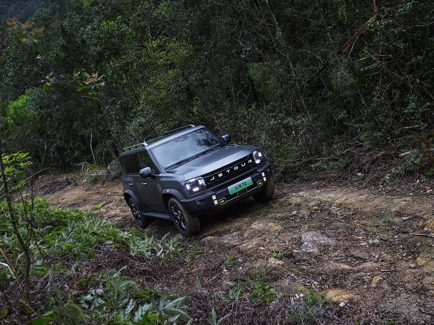 Jetour T2 SUV إصدار هجين Euro VI وصول جديد Light Turbo ACC علبة تروس أوتوماتيكية توجيه يسار من الجلد