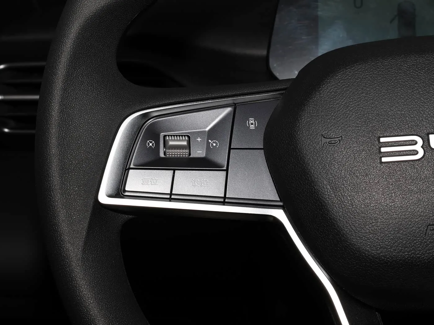 نموذج جديد BYD E7 EV سيارة 150 كم / ساعة السرعة القصوى 136HP 180Nm عزم الدوران 5 مقاعد السيارة الكهربائية
