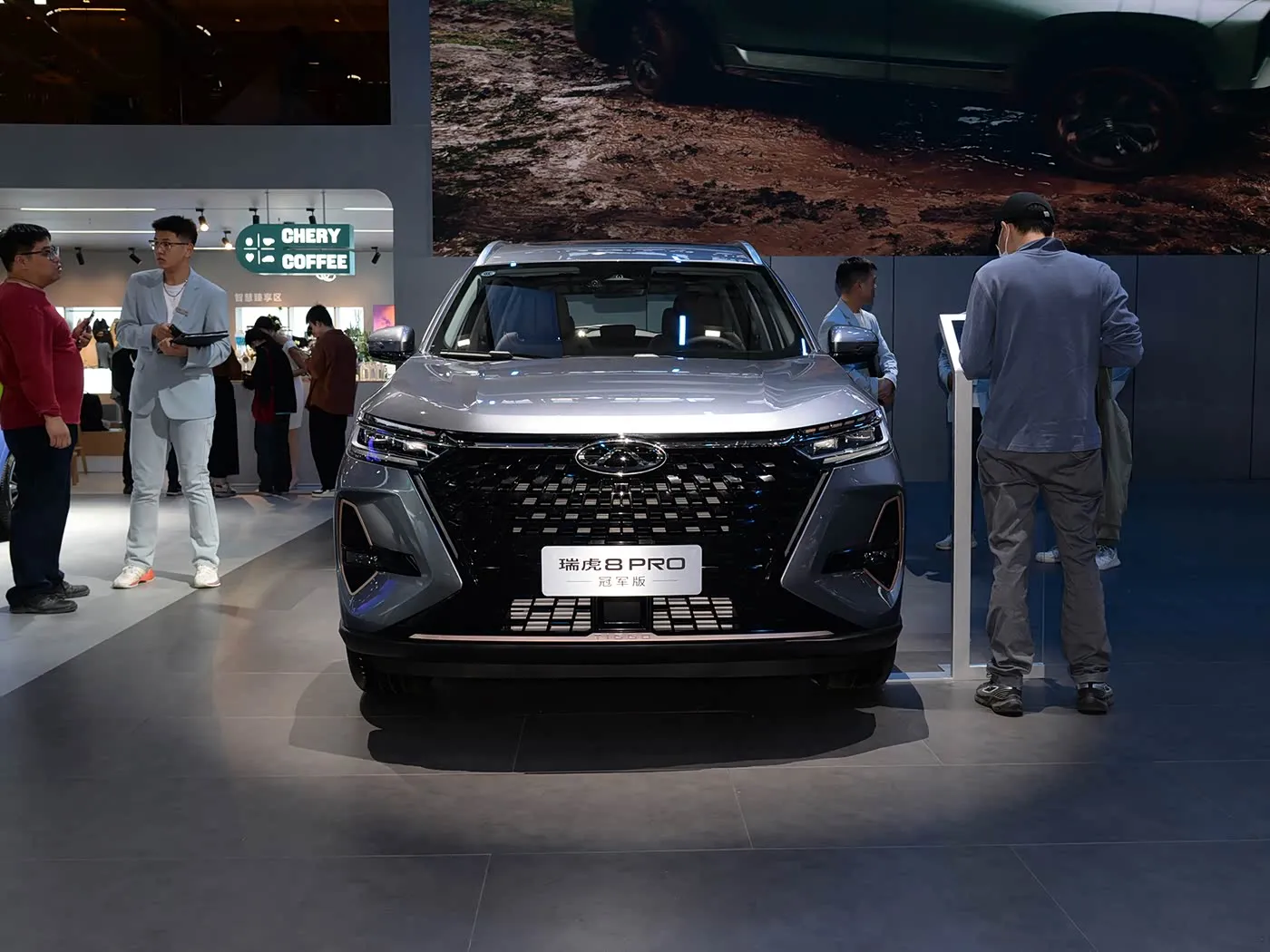 شيري تيجو 8 برو عائلية فاخرة SUV علبة تروس أوتوماتيكية كاميرا خلفية R18 يسار بنزين مقاعد جلدية داكنة Euro VI انبعاث AWD