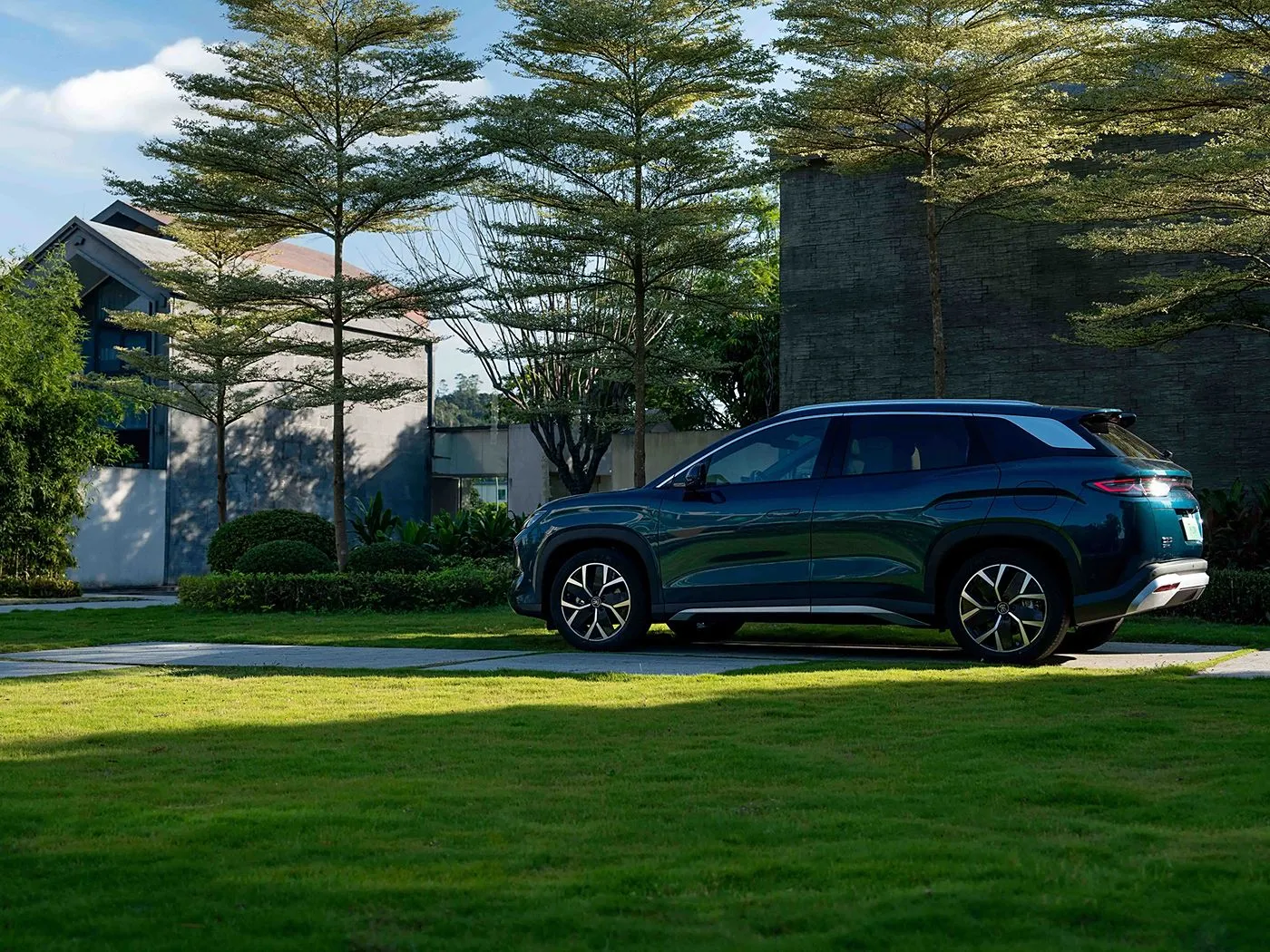 BYD Song L DM-i Compact PHEV SUV طويلة المدى، مركبة طاقة جديدة عالية السرعة DiPilot 2.0 مقاعد مدفأة كاميرا بانورامية 360 درجة