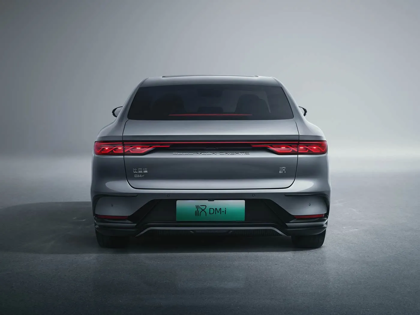 BYD Han EV/DM-i سيارة سيدان فاخرة كهربائية مزودة بمحرك مزدوج وتقنية متطورة طاقة جديدة