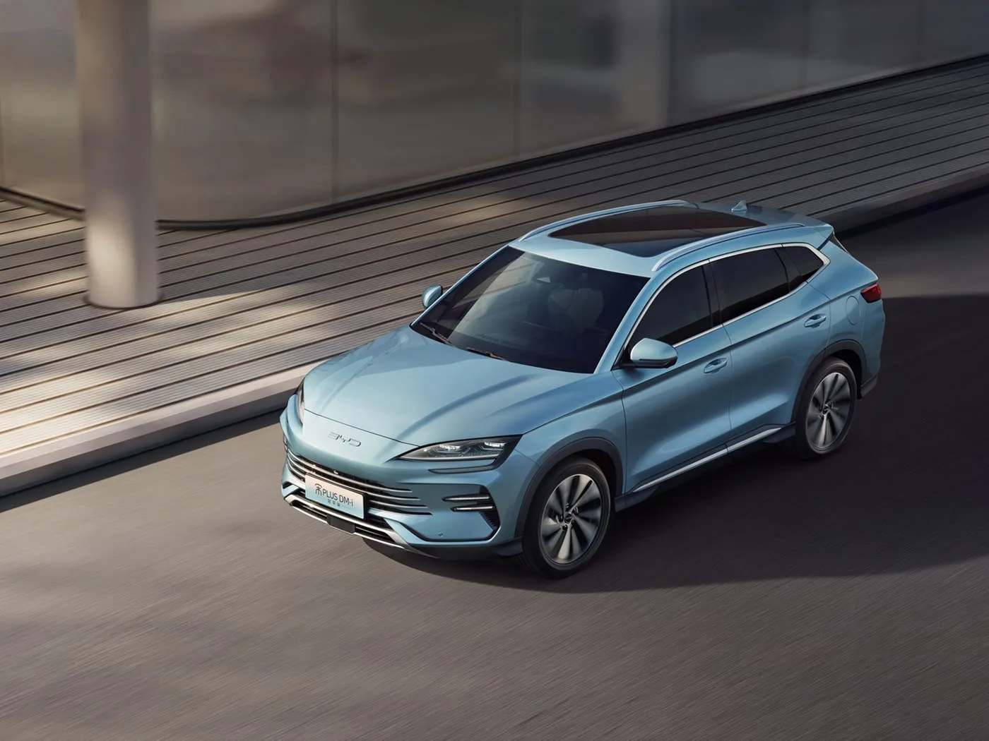 BYD Song Plus SUV أوتوماتيكية الدفع الرباعي مع كاميرا خلفية ومقاعد جلدية ومقود هجين للوقود الأيسر